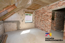 Dwa domy z ziemią rolną w Broniszowie